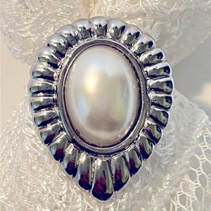Vintage Pearl and Metal Scarf Clip.